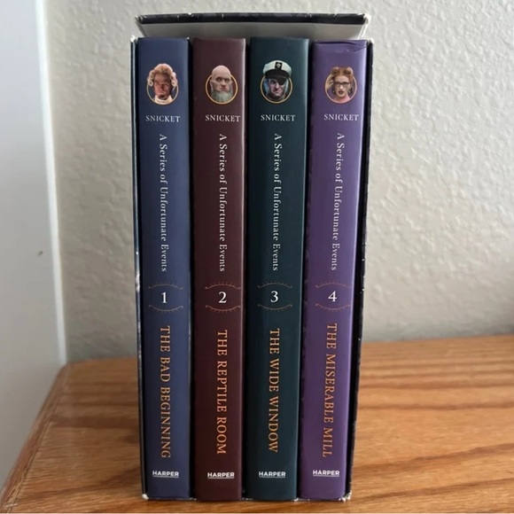 A Series of Unfortunate Events book collection - Picture 3 of 4